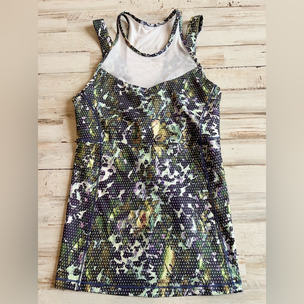 Vintage Lululemon tank top with built in bra. Tag cut out but size 0